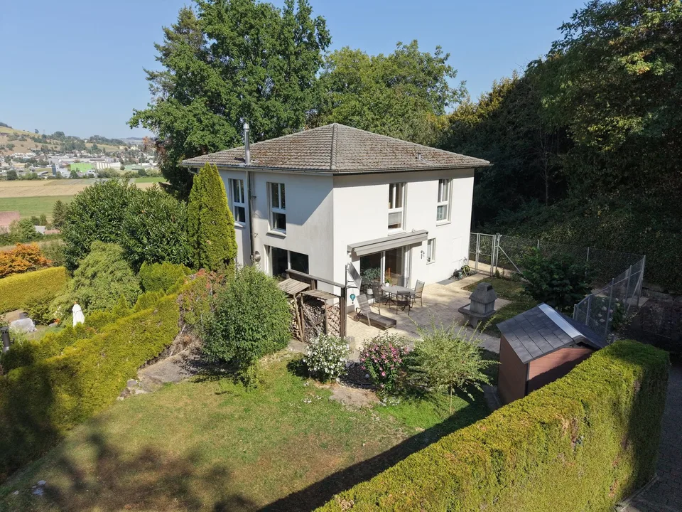 Well-maintained single-family house with plenty of space and maximum privacy – photo 2 of 13