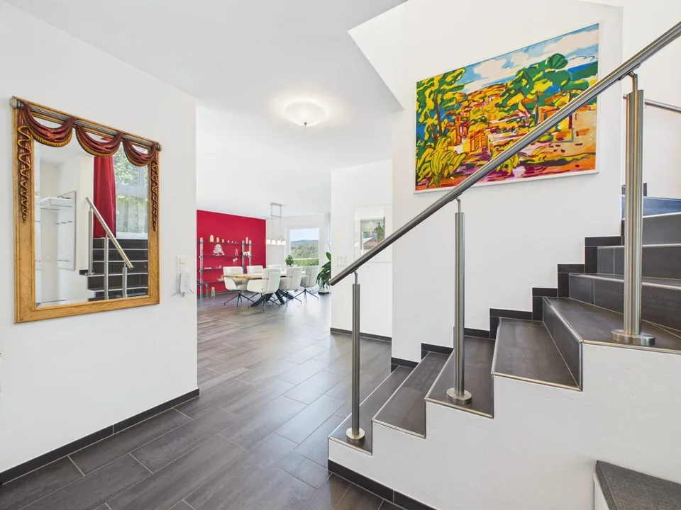 Well-maintained single-family house with plenty of space and maximum privacy – photo 4 of 13