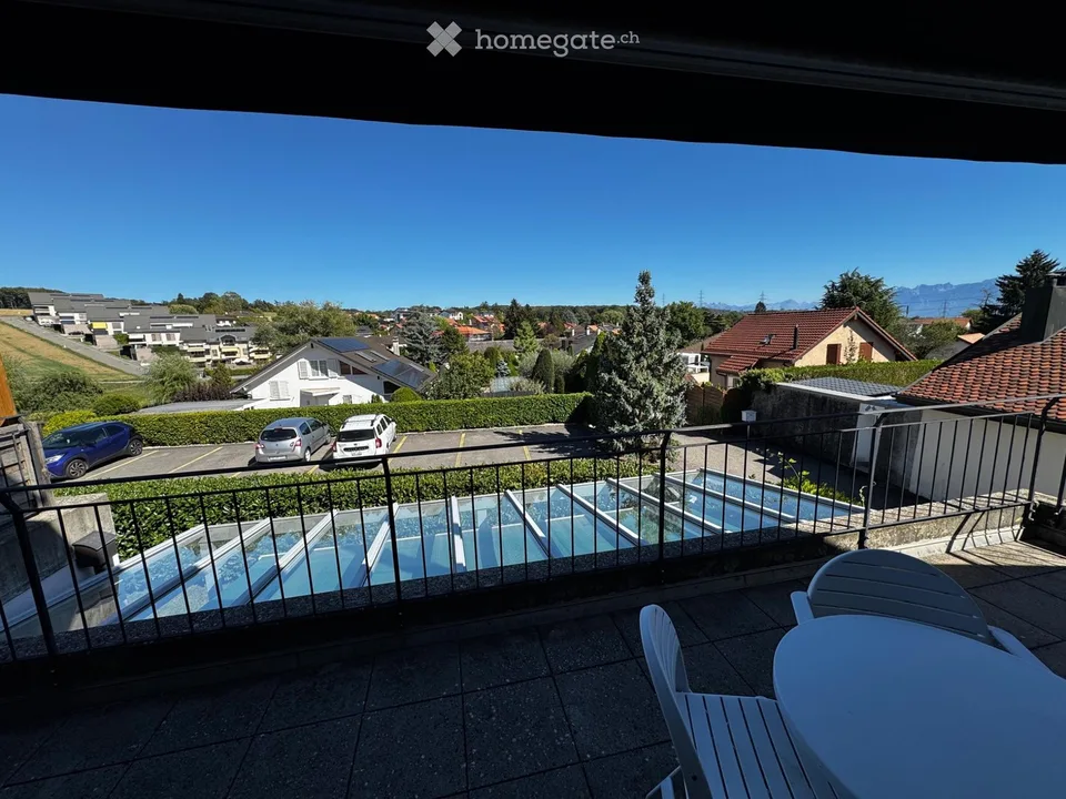 Grande monolocale arredato con balcone vicino a Renens/Crissier