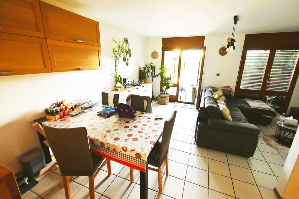 Reihenhaus-Villa in der Nähe des Sees mit zwei Terrassen – Foto 10 von 12
