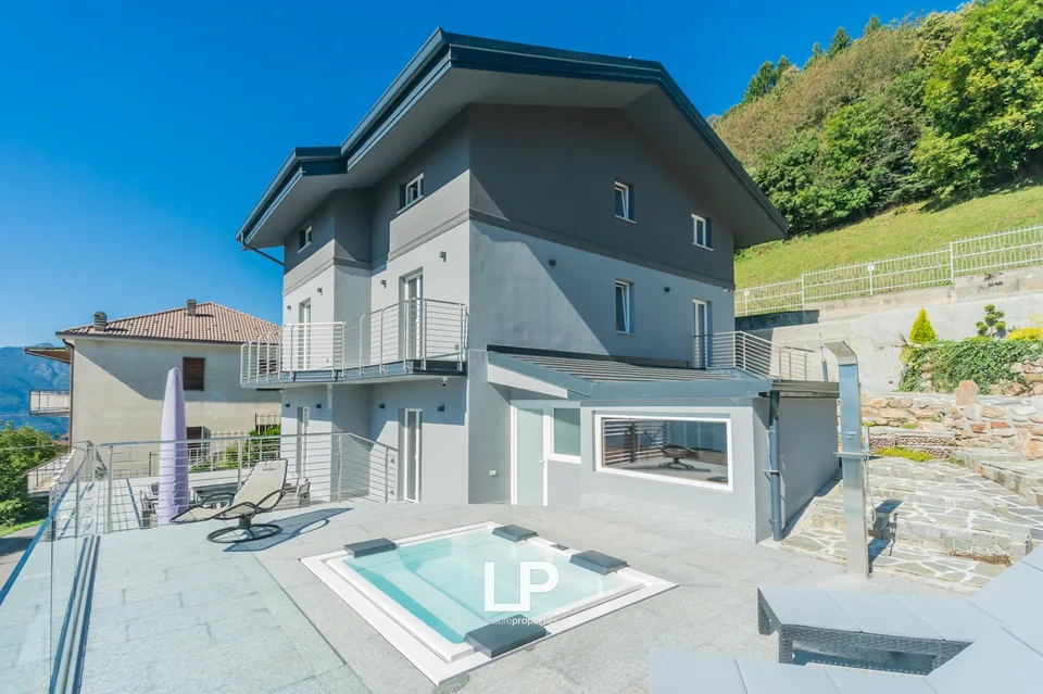 Villa de luxe entre le lac de Côme et les montagnes – photo 2 sur 13