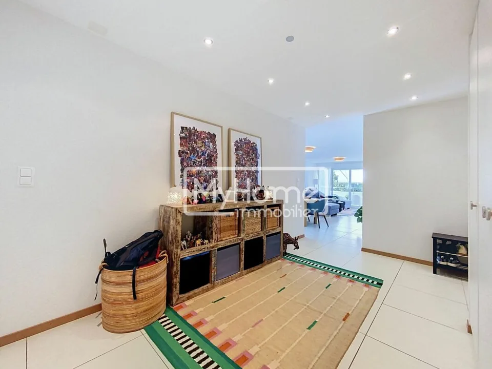 Spacieux appartement de 4,5 pièces avec un grand balcon d'angle dans un environnement résidentiel recherché – photo 3 sur 21