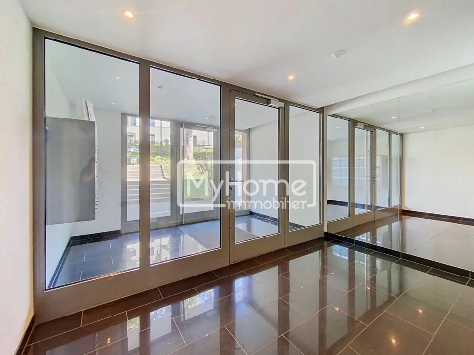 Spacieux appartement de 4,5 pièces avec un grand balcon d'angle dans un environnement résidentiel recherché – photo 15 sur 21