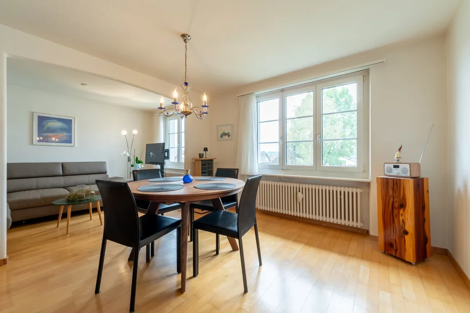 11 Zimmer Einfamilienhaus in Lostorf – Foto 2 von 10