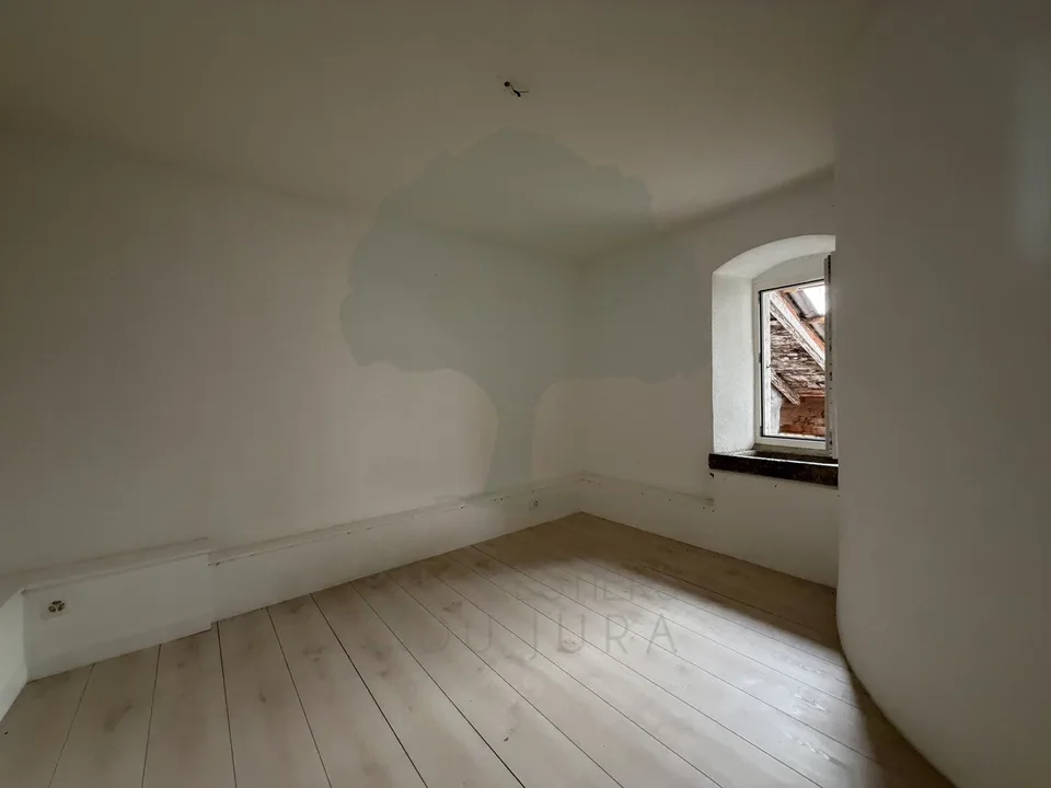 Appartamento di carattere di 4,5 locali nel centro storico di Porrentruy – foto 4 di 8