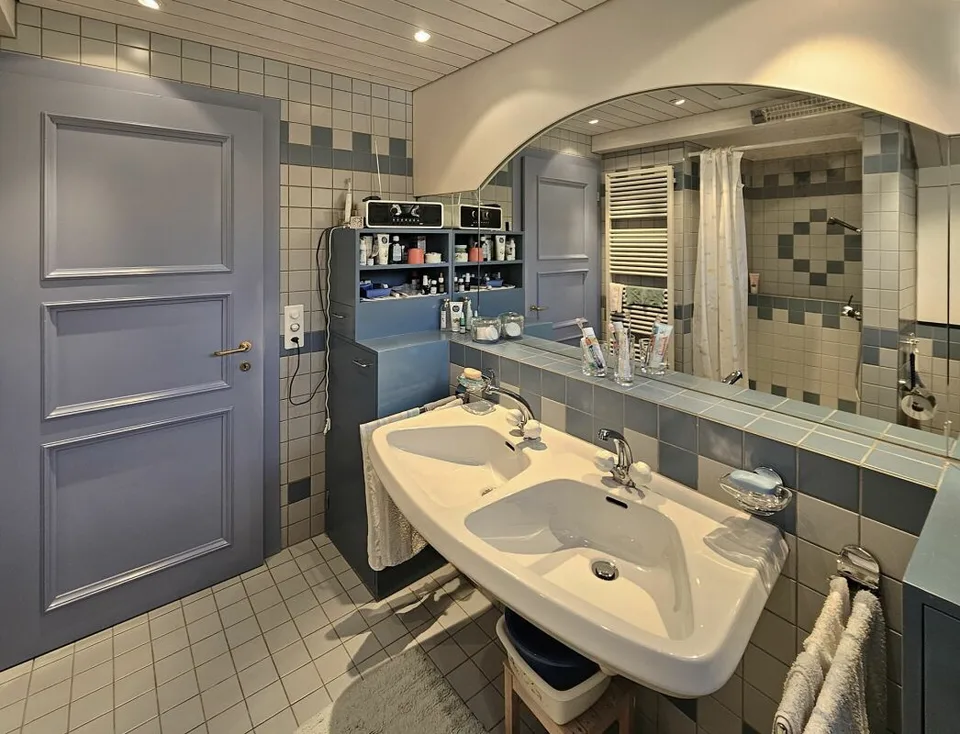 Maison de famille spacieuse et bien entretenue de 8,5 pièces à vendre sur le bord sud du vieux centre villageois d'Elgg – photo 12 sur 15