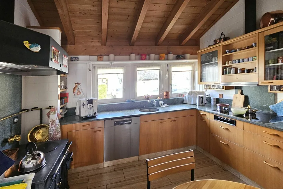 Maison de famille spacieuse et bien entretenue de 8,5 pièces à vendre sur le bord sud du vieux centre villageois d'Elgg – photo 10 sur 15