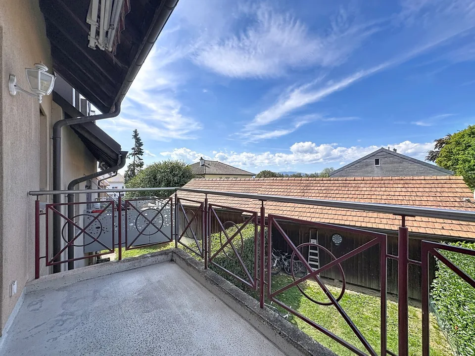 Zum sofortigen Bezug – 3.5 Zimmer Durchgangswohnung, Balkon und ruhige Dorfatmosphäre – Foto 2 von 12