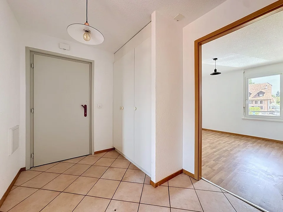 Zum sofortigen Bezug – 3.5 Zimmer Durchgangswohnung, Balkon und ruhige Dorfatmosphäre – Foto 10 von 12
