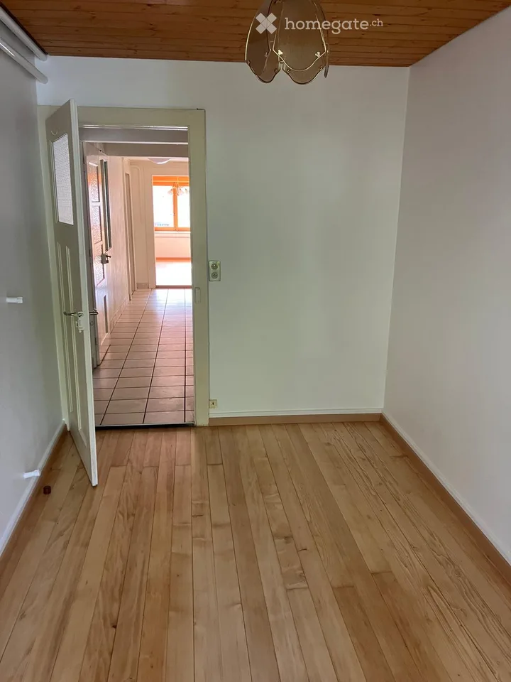 Charaktervolle 4-Zimmer-Wohnung in Cornaux NE – sofort verfügbar