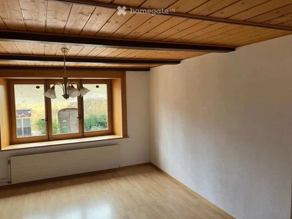 Charaktervolle 4-Zimmer-Wohnung in Cornaux NE – sofort verfügbar