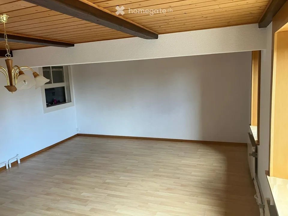 Charaktervolle 4-Zimmer-Wohnung in Cornaux NE – sofort verfügbar