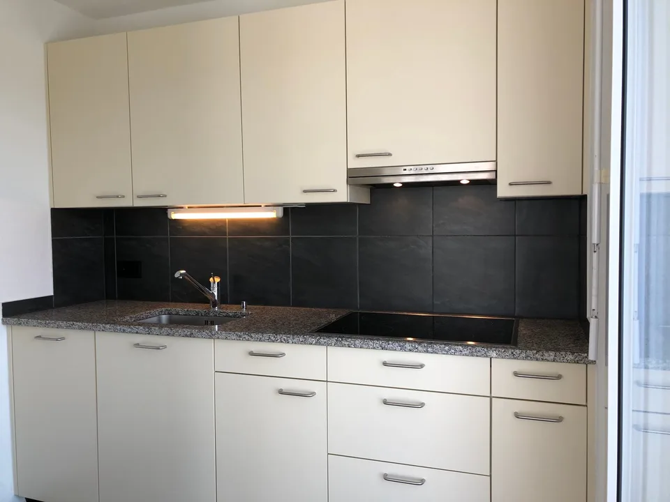 Appartement en duplex lumineux 3 pièces avec balcon et certificat Minergie à Biel – photo 8 sur 9