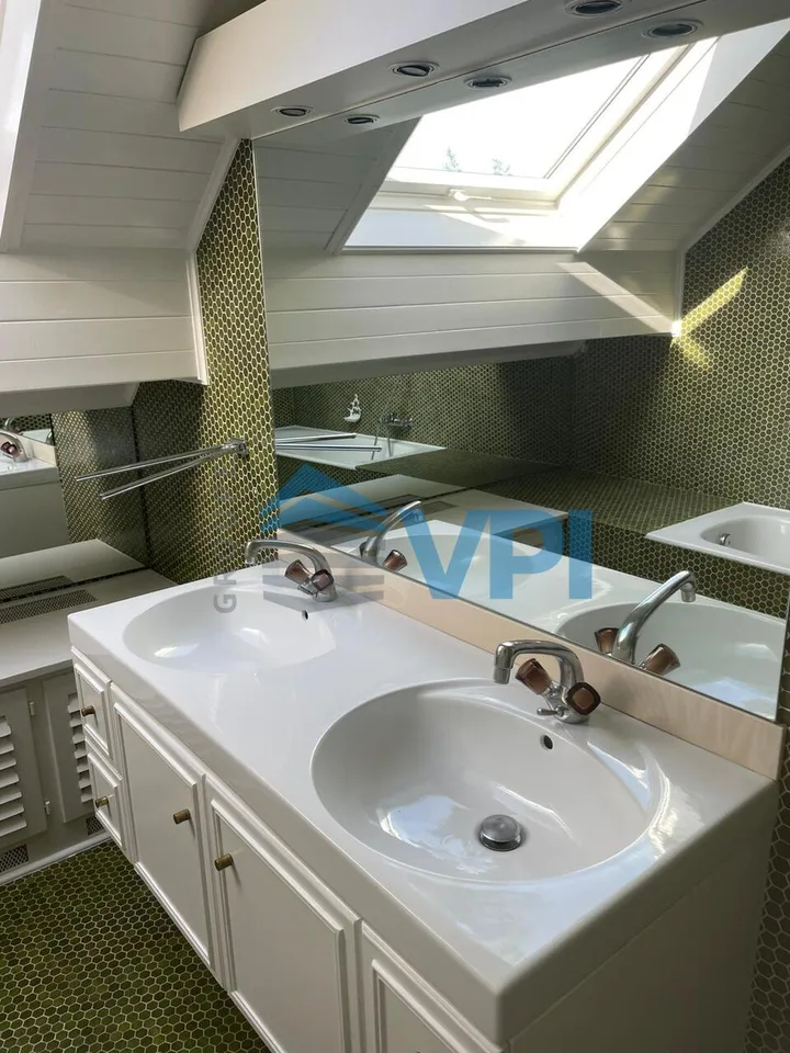 Magnifique villa familiale rénovée avec piscine à Sezenove Bernex
