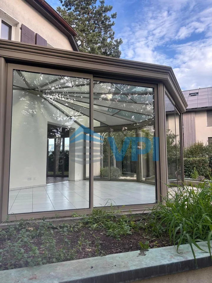 Magnifique villa familiale rénovée avec piscine à Sezenove Bernex