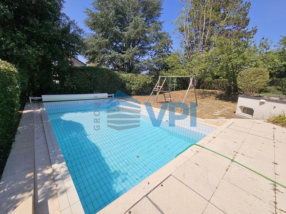 Magnifique villa familiale rénovée avec piscine à Sezenove Bernex