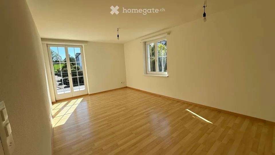 Large 4.5-room apartment (96.35 m2) with spacious balcony in Esslingen ZH / Egg for rent