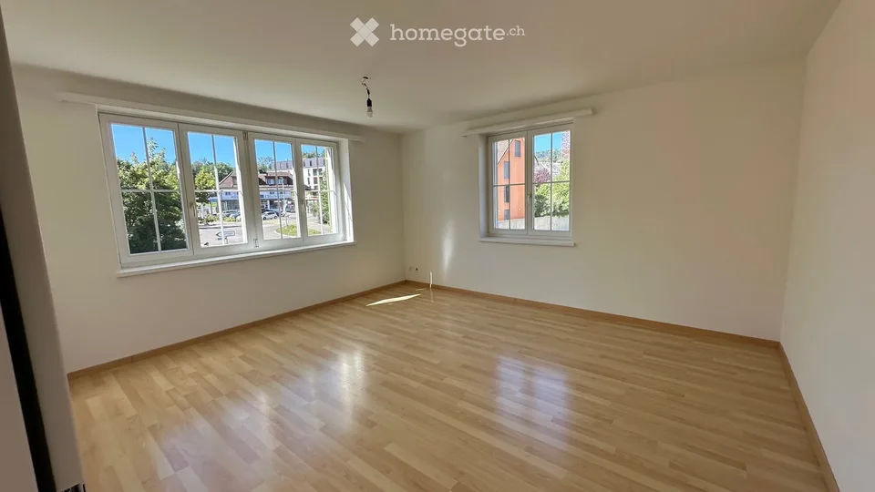 Large 4.5-room apartment (96.35 m2) with spacious balcony in Esslingen ZH / Egg for rent