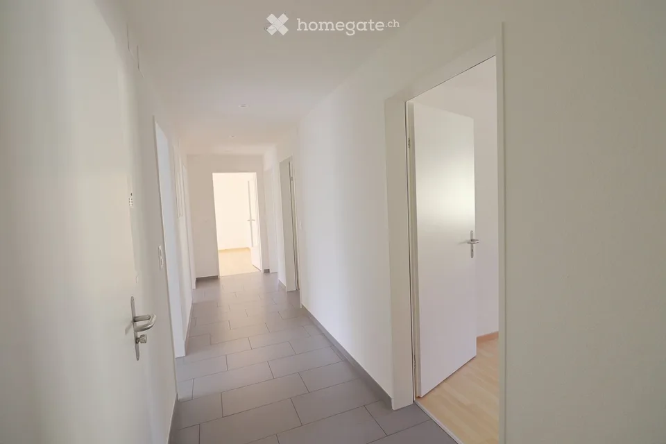 Large 4.5-room apartment (96.35 m2) with spacious balcony in Esslingen ZH / Egg for rent