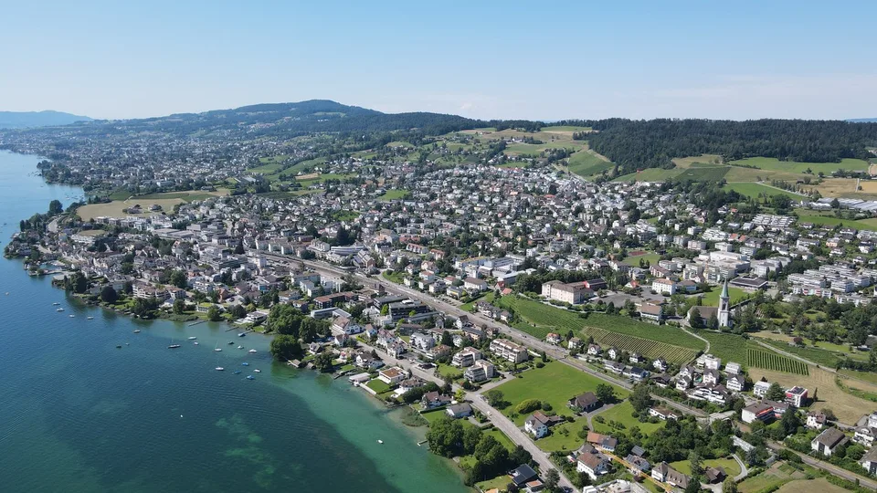 Primo affitto: appartamento 3.5 locali con vista panoramica di classe extra, incl. 2x posti auto