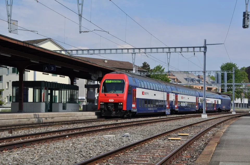 Primo affitto: appartamento 3.5 locali con vista panoramica di classe extra, incl. 2x posti auto