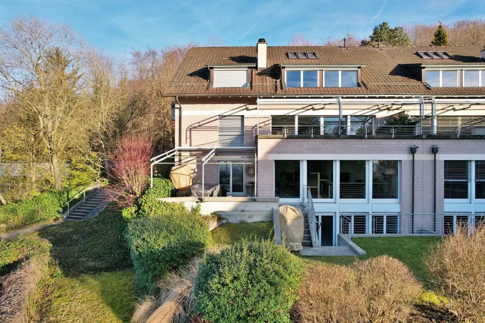 Exklusive 6.5-Zimmer-Wohnung auf zwei Ebenen mit Weitblick in Riehen