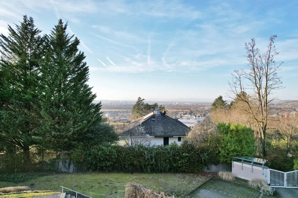 Exklusive 6.5-Zimmer-Wohnung auf zwei Ebenen mit Weitblick in Riehen