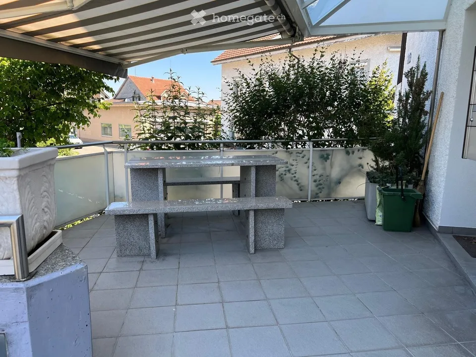 Modern 3.5-room attic apartment on Bahnhofstrasse in Dielsdorf