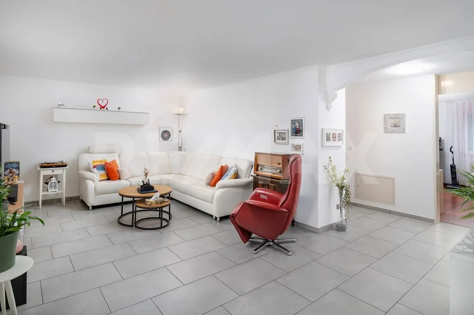 Appartamento 4.5 locali ben mantenuto con ampio balcone in vendita! – foto 6 di 14