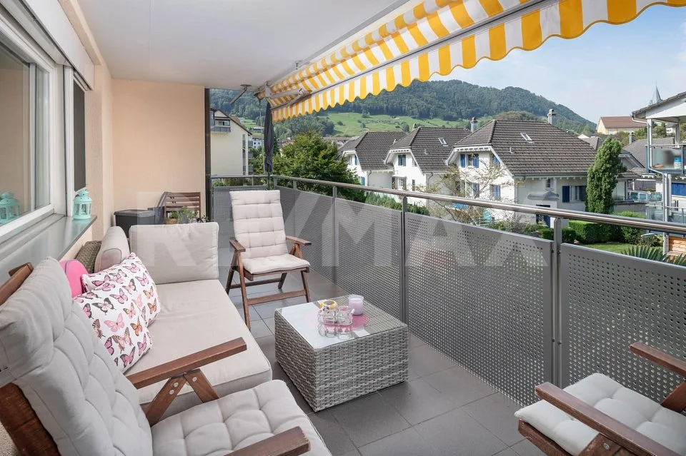 Appartamento 4.5 locali ben mantenuto con ampio balcone in vendita! – foto 2 di 14