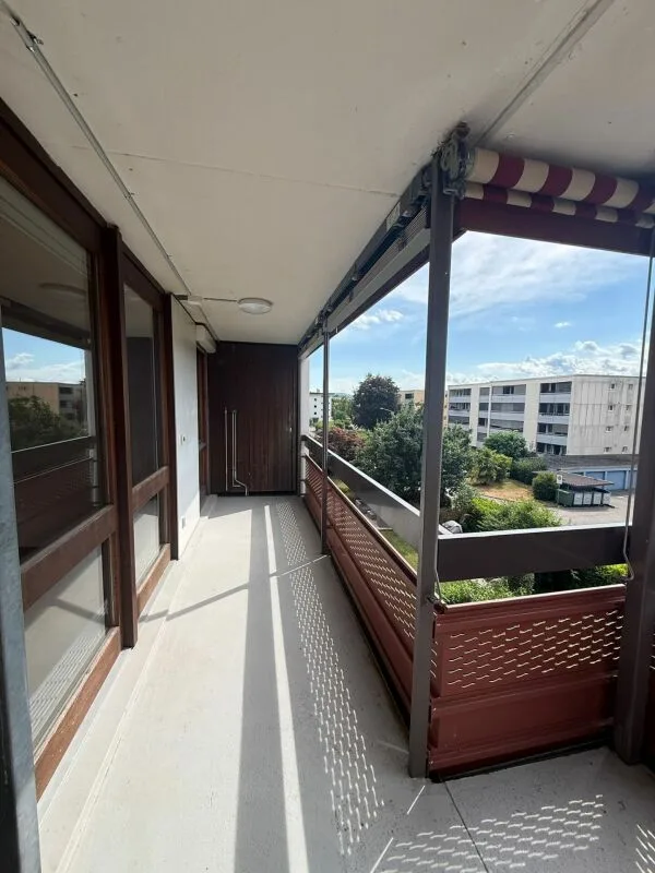 4.5 room apartment, with a sunny balcony waiting for new life.
