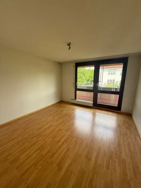 4.5 room apartment, with a sunny balcony waiting for new life.