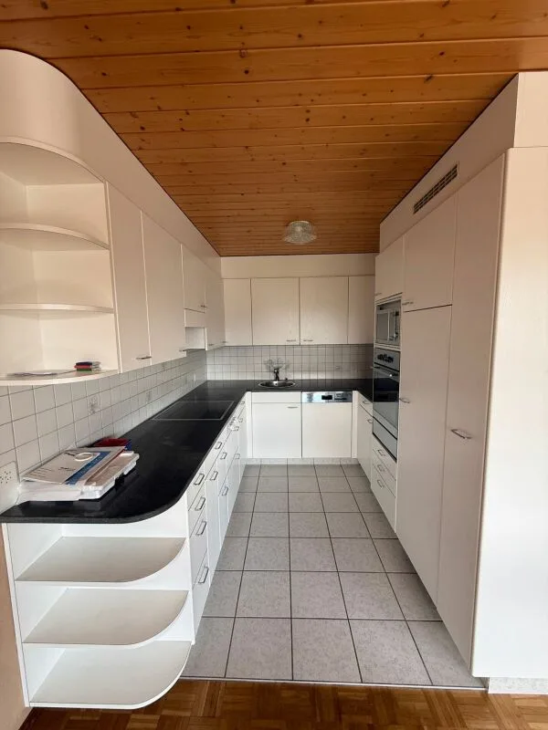 4.5 room apartment, with a sunny balcony waiting for new life.