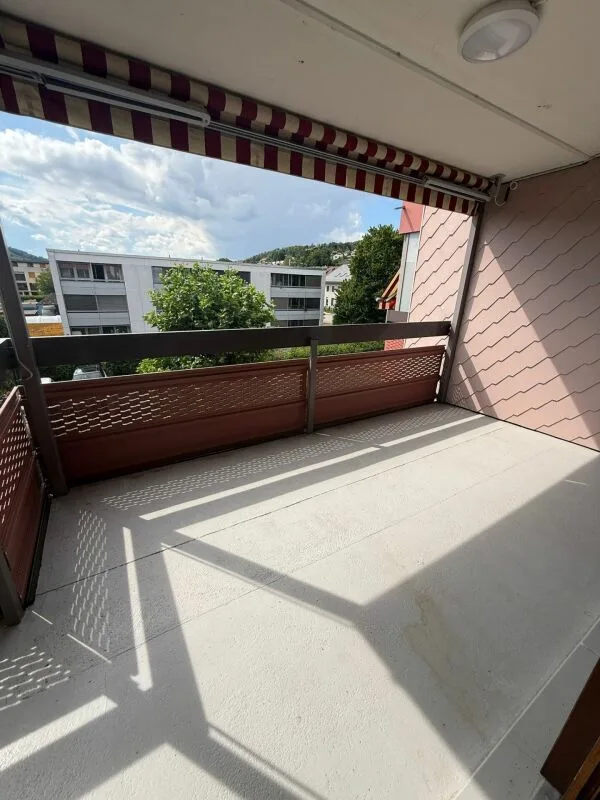 4.5 room apartment, with a sunny balcony waiting for new life.