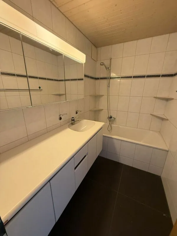 4.5 room apartment, with a sunny balcony waiting for new life.