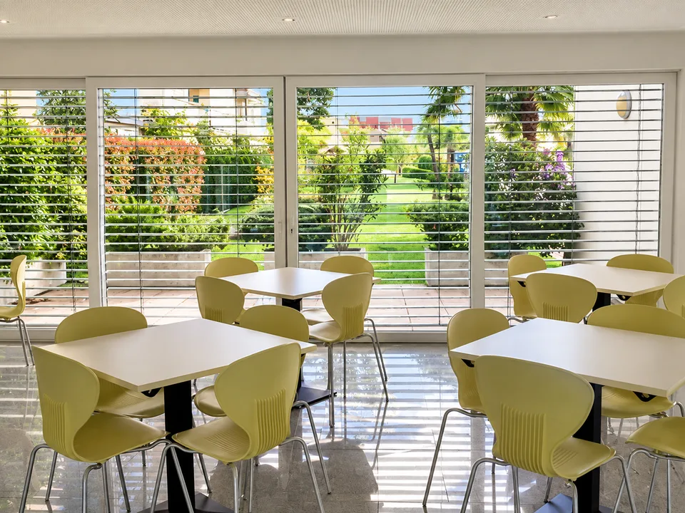 3 Zimmer mit großer Terrasse, Pool, Fitnessraum und Wellnessbereich – Foto 9 von 13