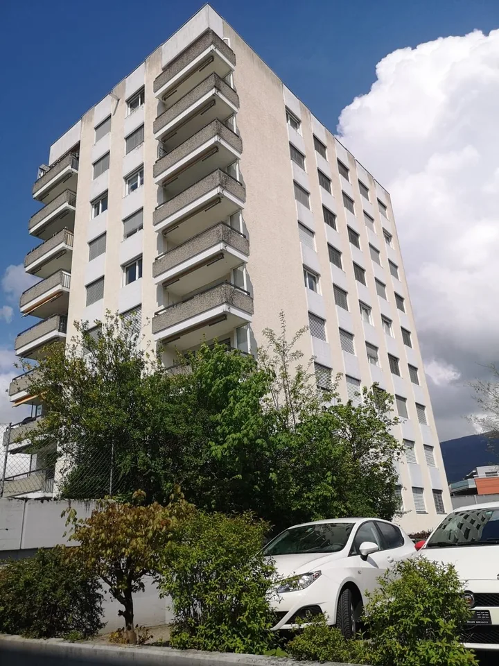 Schöne moderne 3.5 Zimmerwohnung mit Balkon und grüne Umgebung