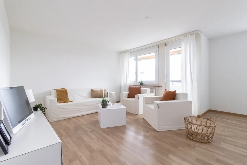 Schöne moderne 3.5 Zimmerwohnung mit Balkon und grüne Umgebung