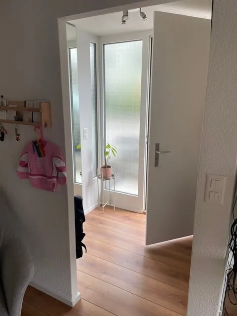 Appartement 3.5 pièces au rez-de-chaussée à Sins – grand espace de séjour dans un endroit calme (avec place de parking)