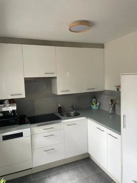 Appartement 3.5 pièces au rez-de-chaussée à Sins – grand espace de séjour dans un endroit calme (avec place de parking)
