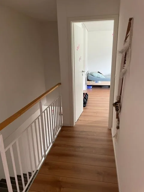Appartement 3.5 pièces au rez-de-chaussée à Sins – grand espace de séjour dans un endroit calme (avec place de parking)