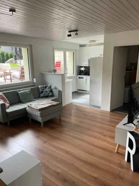 Appartement 3.5 pièces au rez-de-chaussée à Sins – grand espace de séjour dans un endroit calme (avec place de parking)