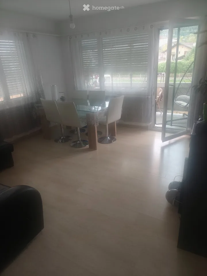 Takeover of a 4.5-room apartment on the lower ground floor in Bassecourt