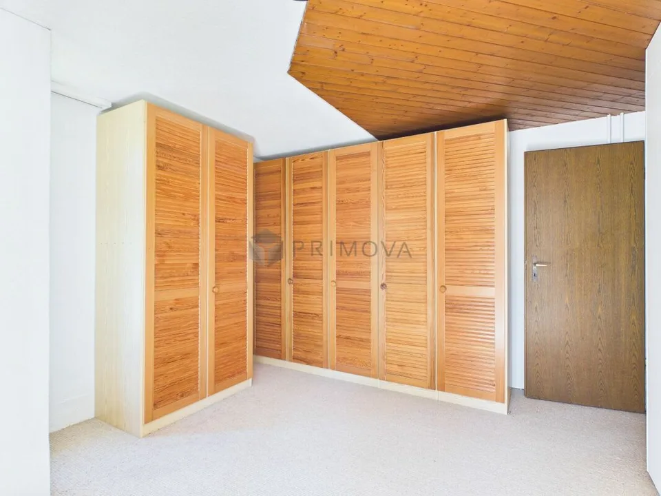 Exklusives Wohndomizil mit Aussenpool, grosser Parzelle und Panorama-Weitsicht in Meikirch – Foto 6 von 12
