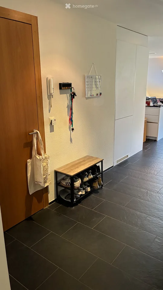 Moderne 3.5-Zimmer-Wohnung in Bottmingen mit Balkon, Parkplatz & Gartenmitbenutzung