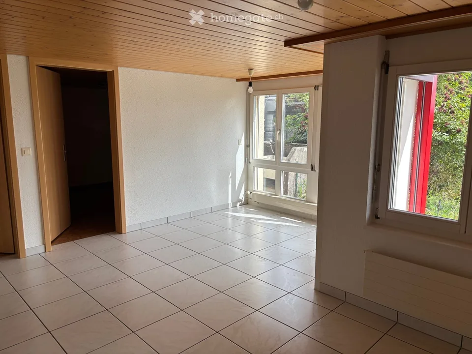 Helle 4.5-Zimmer-Wohnung mit Garten in Kräiligen