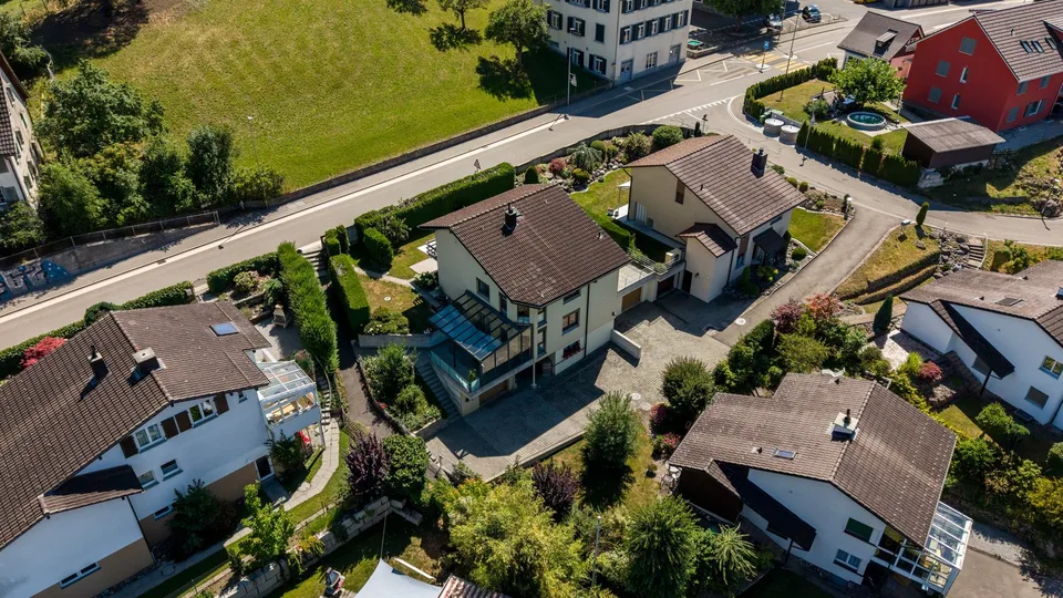 Familienparadies mit grosszügigem Garten – Foto 2 von 12