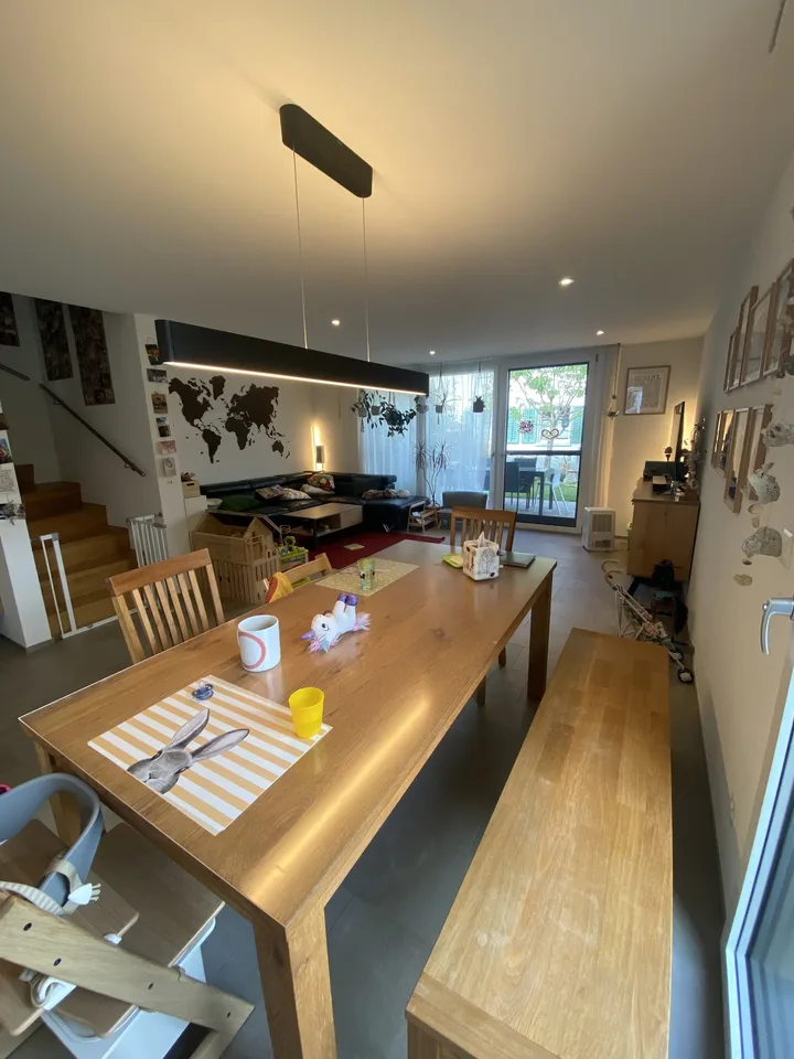 CASA 5½ LOCALI IN PAESE (ZH), ARREDATA, TEMPORANEA