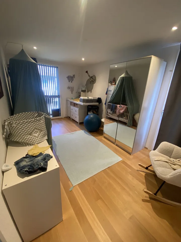 CASA 5½ LOCALI IN PAESE (ZH), ARREDATA, TEMPORANEA
