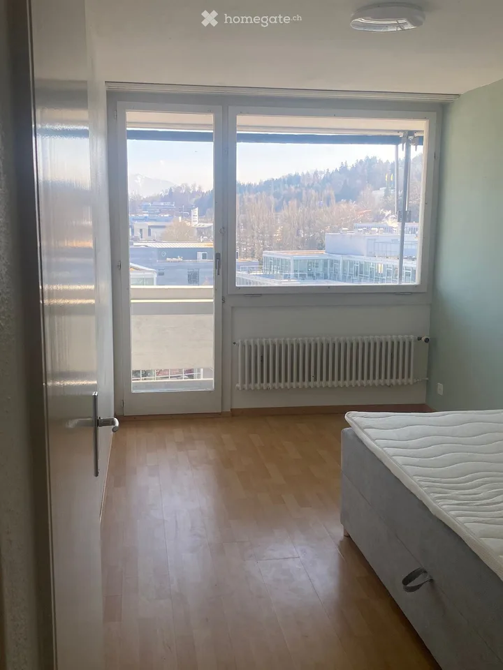 Möblierte 5-Zimmer-Wohnung mit Panoramablick im 8. Stock – Pfäffikon SZ
